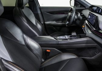 Подержанный автомобиль Changan UNI-V 2023 года (10 фото)