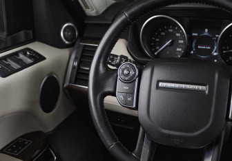 Подержанный автомобиль Land Rover Range Rover Sport 2016 года (14 фото)