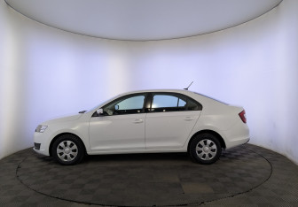 Подержанный автомобиль Skoda Rapid Liftback 2019 года (8 фото)