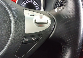 Подержанный автомобиль Nissan Juke 2011 года (16 фото)