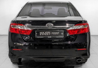 Подержанный автомобиль Toyota Camry Sedan 2014 года (6 фото)