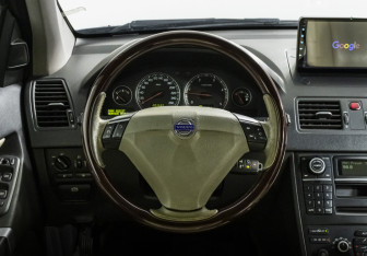 Подержанный автомобиль Volvo XC90 2008 года (12 фото)