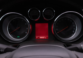 Подержанный автомобиль Opel Insignia Sedan 2013 года (12 фото)