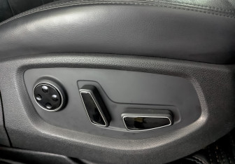 Подержанный автомобиль Genesis G80 2018 года (28 фото)