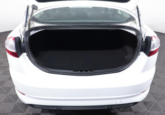 Подержанный автомобиль Ford Mondeo Sedan 2014 года (15 фото)