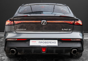 Подержанный автомобиль Changan UNI-V 2023 года (6 фото)