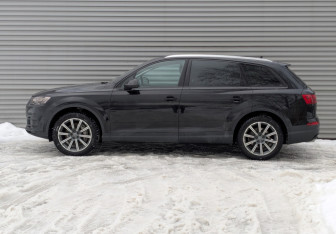 Подержанный автомобиль Audi Q7 2016 года (8 фото)