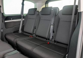 Подержанный автомобиль Peugeot Traveller 2021 года (13 фото)