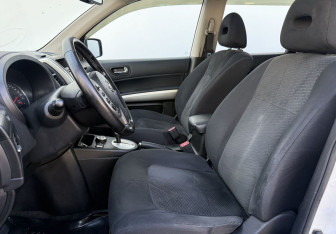 Подержанный автомобиль Nissan X-Trail 2012 года (10 фото)
