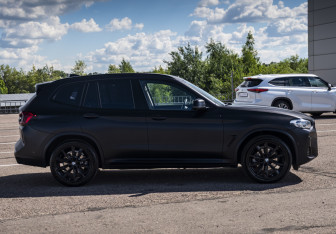Подержанный автомобиль BMW X3 2024 года (5 фото)