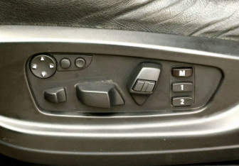 Подержанный автомобиль BMW X5 2010 года (23 фото)