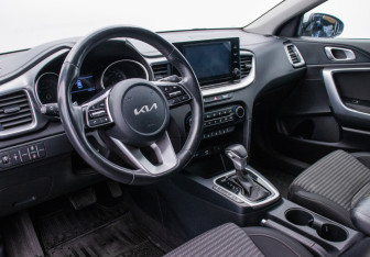 Подержанный автомобиль Kia Ceed Hatchback 2021 года (9 фото)