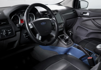 Подержанный автомобиль Ford Kuga 2008 года (14 фото)