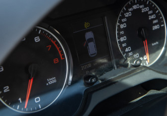Подержанный автомобиль Audi Q5 2009 года (9 фото)