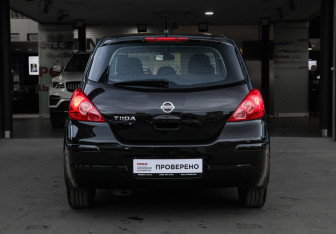 Подержанный автомобиль Nissan Tiida Hatchback 2012 года (5 фото)