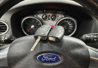 Подержанный автомобиль Ford Focus Sedan 2010 года (16 фото)