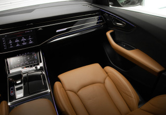 Подержанный автомобиль Audi Q8 2019 года (26 фото)