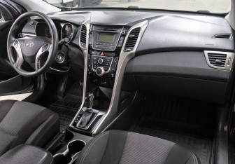 Подержанный автомобиль Hyundai i30 Hatchback 2015 года (11 фото)