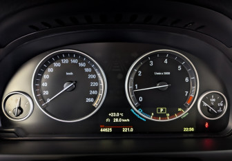 Подержанный автомобиль BMW X5 2014 года (13 фото)