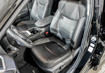 Подержанный автомобиль Toyota RAV4 2019 года (20 фото)