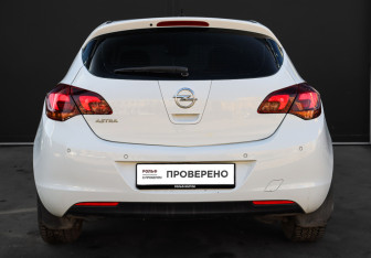 Подержанный автомобиль Opel Astra Hatchback 2010 года (5 фото)