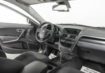 Подержанный автомобиль FAW Besturn X80 2017 года (6 фото)