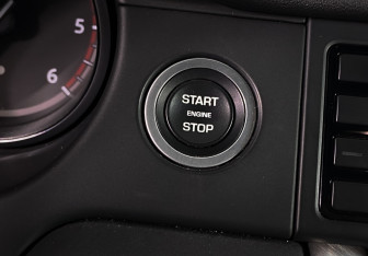 Подержанный автомобиль Land Rover Discovery Sport 2018 года (16 фото)