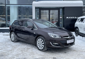 Подержанный автомобиль Opel Astra Wagon 2012 года (3 фото)