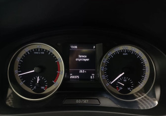Подержанный автомобиль Skoda Rapid Liftback 2016 года (11 фото)