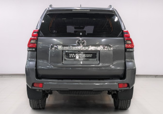 Подержанный автомобиль Toyota Land Cruiser Prado 2019 года (6 фото)