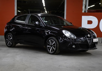 Подержанный автомобиль Alfa Romeo Giulietta Hatchback 2014 года (3 фото)