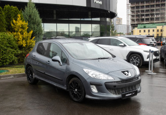 Подержанный автомобиль Peugeot 308 Hatchback 2008 года (2 фото)
