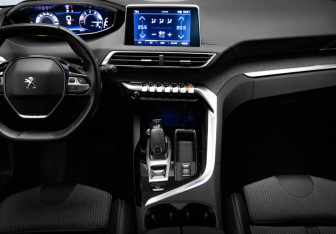 Подержанный автомобиль Peugeot 3008 2021 года (17 фото)