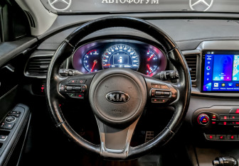 Подержанный автомобиль Kia Sorento 2016 года (21 фото)