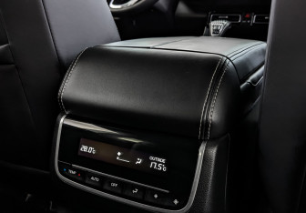 Подержанный автомобиль GAC GS8 2024 года (30 фото)