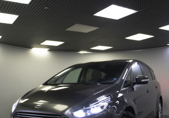 Подержанный автомобиль Ford S-MAX 2017 года (23 фото)