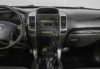 Подержанный автомобиль Toyota Land Cruiser Prado 2008 года (15 фото)