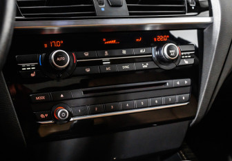 Подержанный автомобиль BMW X4 2015 года (20 фото)