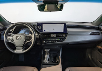 Подержанный автомобиль Lexus ES 2023 года (15 фото)