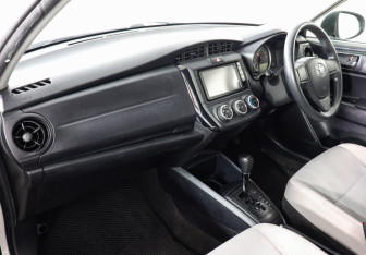 Подержанный автомобиль Toyota Corolla Sedan 2015 года (10 фото)