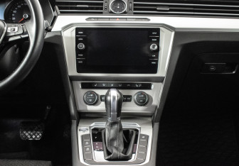 Подержанный автомобиль Volkswagen Passat Sedan 2017 года (14 фото)