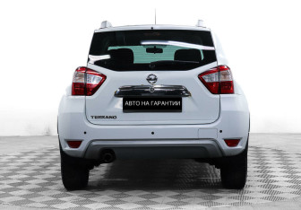 Подержанный автомобиль Nissan Terrano 2014 года (6 фото)