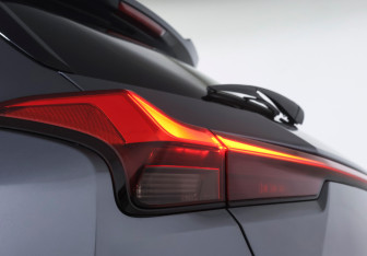 Подержанный автомобиль Lexus UX 2019 года (20 фото)