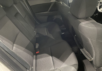 Подержанный автомобиль Mazda 3 Hatchback 2012 года (11 фото)