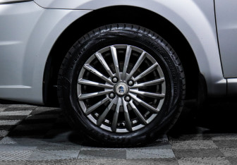 Подержанный автомобиль Chevrolet Aveo Sedan 2010 года (15 фото)