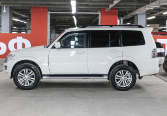 Подержанный автомобиль Mitsubishi Pajero 2018 года (8 фото)