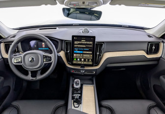 Новый Volvo XC60 2025 (10 фото)