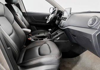 Подержанный автомобиль FAW Besturn X40 2020 года (9 фото)