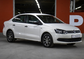 Подержанный автомобиль Volkswagen Polo Sedan 2013 года (3 фото)