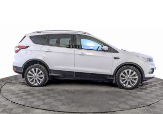 Подержанный автомобиль Ford Kuga 2019 года (4 фото)